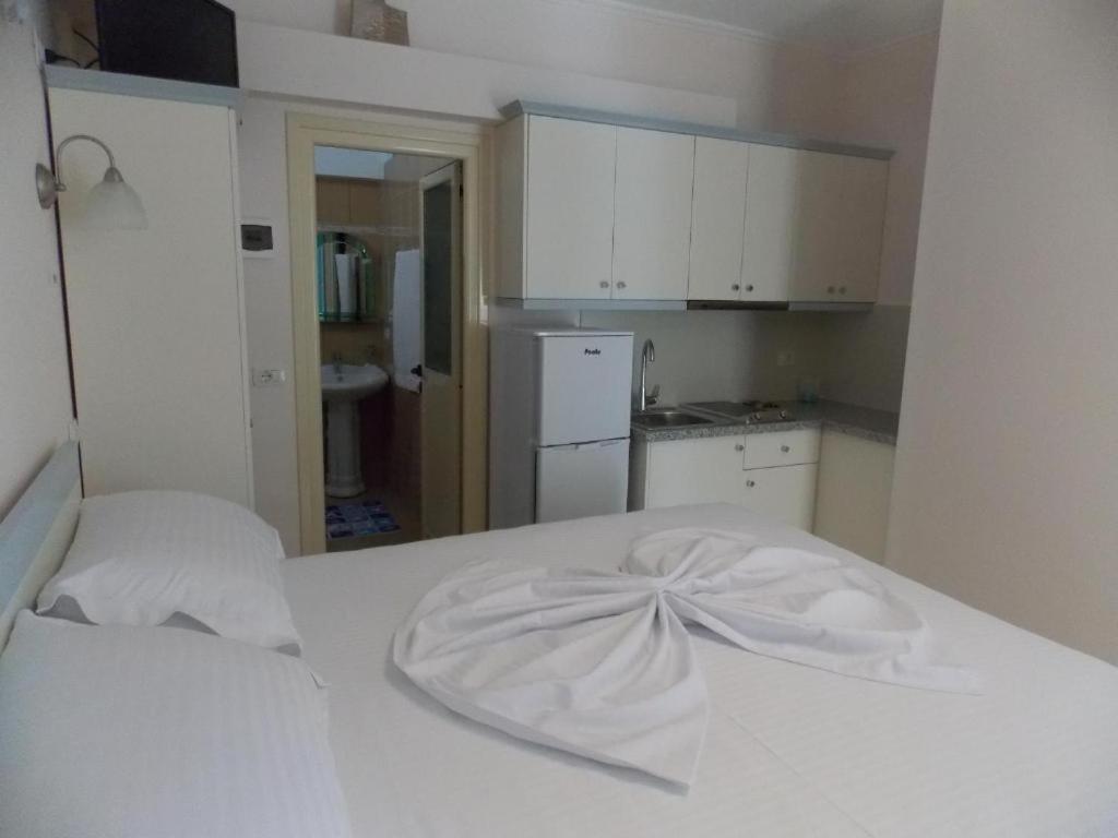 Amber Apartments Sarandë Buitenkant foto