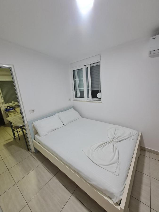 Amber Apartments Sarandë Buitenkant foto