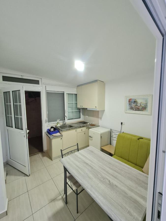 Amber Apartments Sarandë Buitenkant foto