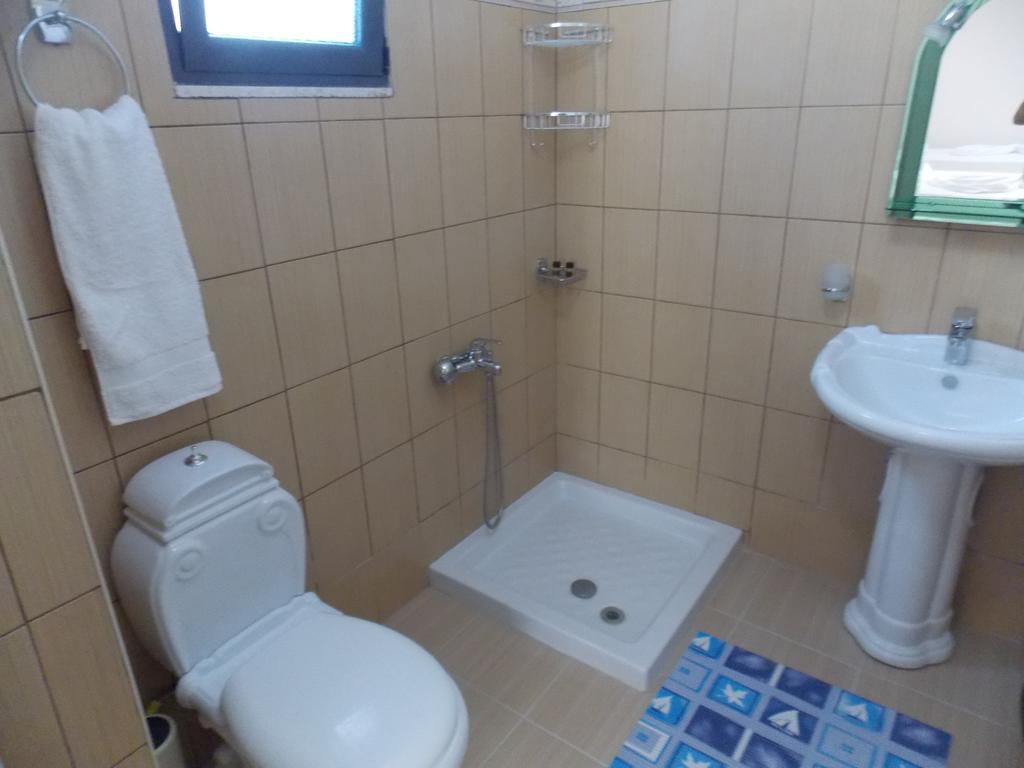 Amber Apartments Sarandë Buitenkant foto