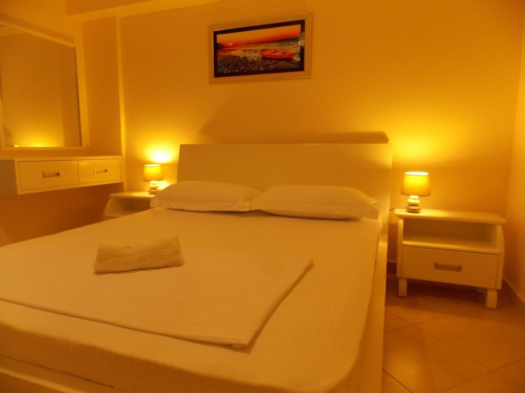 Amber Apartments Sarandë Buitenkant foto