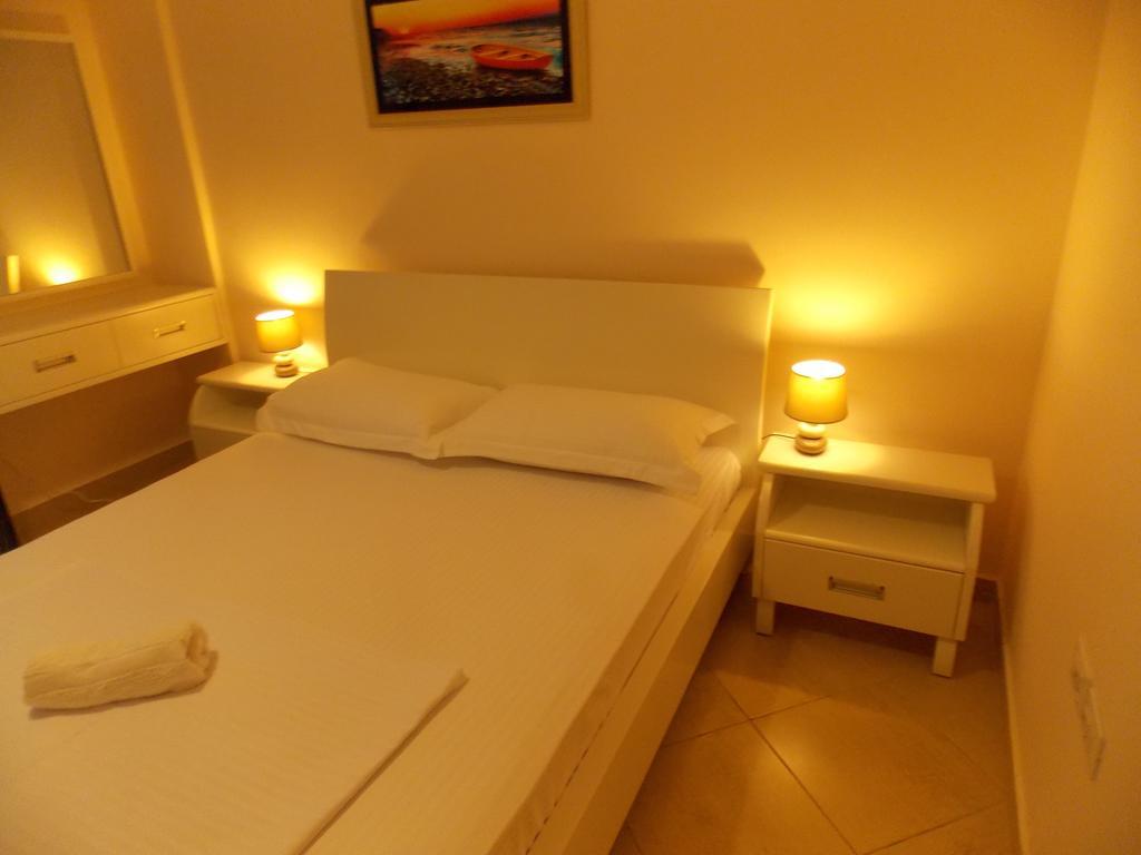 Amber Apartments Sarandë Buitenkant foto