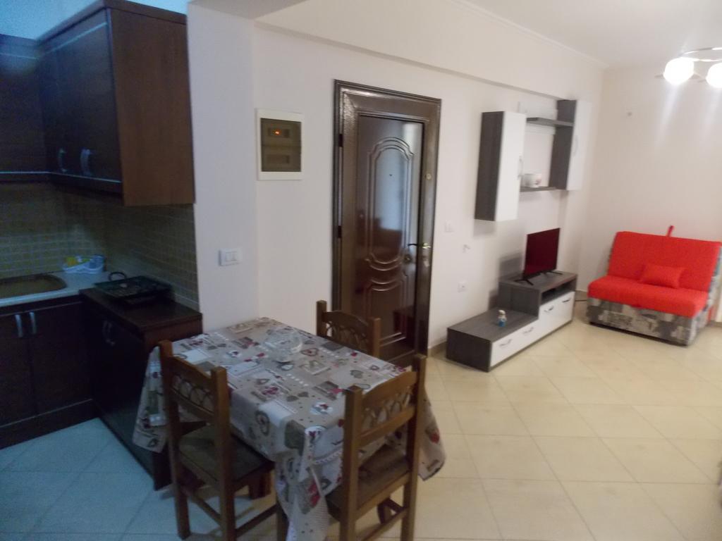 Amber Apartments Sarandë Buitenkant foto