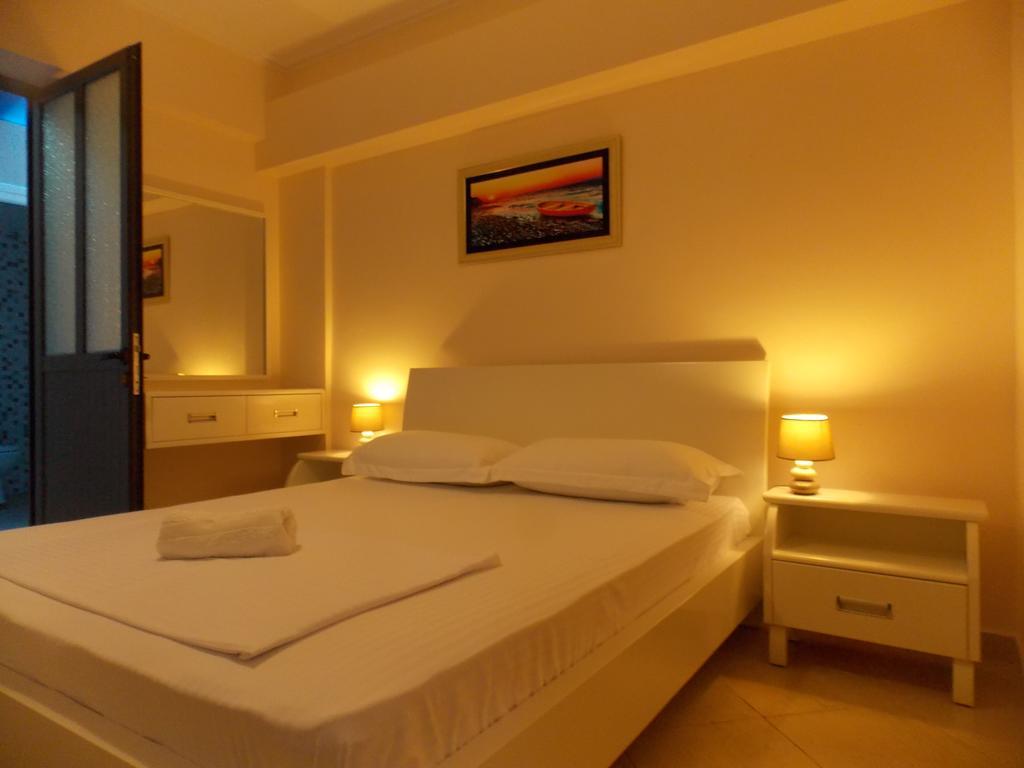 Amber Apartments Sarandë Buitenkant foto
